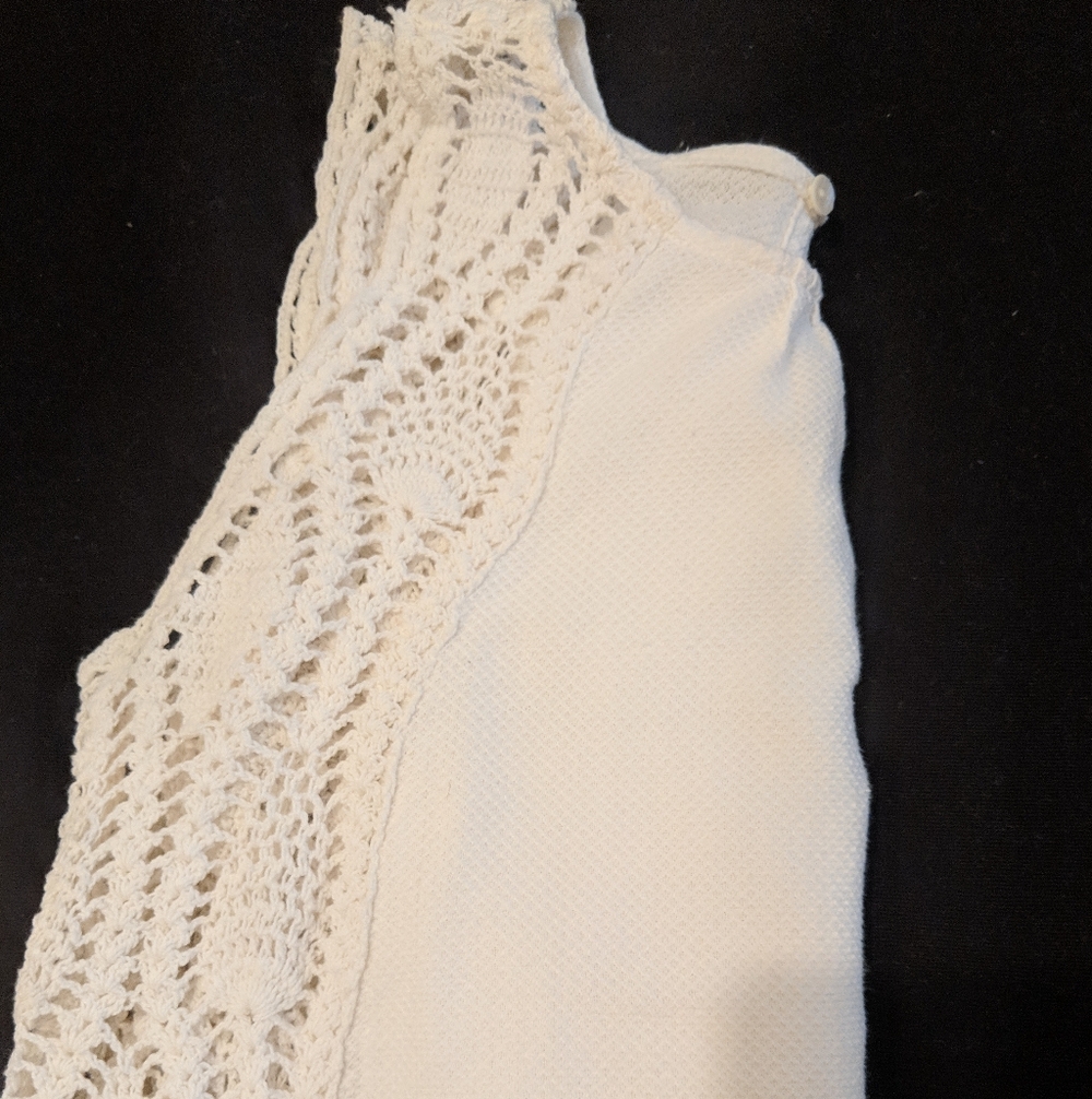 Sfera Women's Crochet Tank Top - Picture 4 of 6